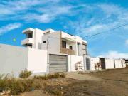 VENDO CASA DE LUJO CON HABITACIÓN EN PLANTA BAJA Y PISCINA