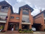 VENDO CASA DE TRES NIVELES EN CHIA