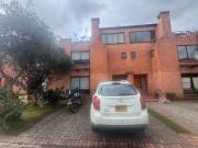 Vendo casa de tres niveles en chia en conjunto cerrado