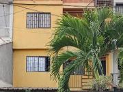 VENDO CASA DE TRES PISOS CON 6 APARTAESTUDIOS MAS...
