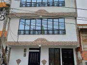 vendo casa de tres pisos con viviendas independientes... vendo casa de tres pisos con viviendas independientes...