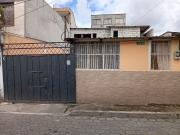 VENDO CASA DE UN PISO, COMPUESTA POR DOS DEPARTAMENTOS Y...