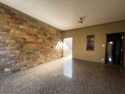 Vendo casa em Itaúna em excelente localização na região...