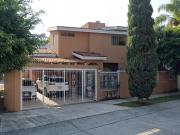 VENDO CASA EN BUGAMBILIAS, ZAPOPAN CERCA CENTRO...