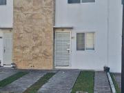 VENDO CASA EN CLUSTER PRIVADO CON ALBERCA EN LOS HEROES...