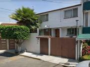 VENDO CASA EN COLONIA PASEOS DE TAXQUEÑA