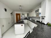 Vendo casa en conjunto cerrado, sector de Palermo