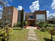 vendo casa en el alto de las palmas cerca al mall...