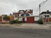 VENDO CASA EN ESQUINA CON DOBLE COCHERA PARA 5 AUTOS TACNA