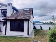 VENDO CASA EN EXCELENTES CONDICIONES CON AMPLIO JARDÍN...