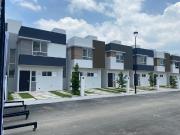 Vendo casa en fraccionamiento con amenidades muy cerca...