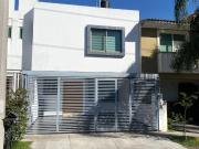 Vendo Casa en Fraccionamiento Viveros del Vallé Zapopan...