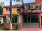 VENDO CASA EN LA 2DA SECCION DE SIGLO XXI