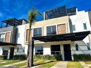 VENDO CASA EN LOMAS DE ANGELOPOLIS III, PUEBLA 3 NIVELES...
