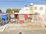 VENDO CASA EN LOMAS DEL PARADERO, TLAQUEPAQUE JUNTO...