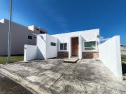 VENDO CASA EN LOS PRIMEROS CIRCUITOS Y CERCA DE LA CASA CLUB