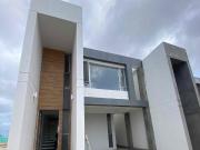 Vendo casa en Manta en urbanización privada zona sur