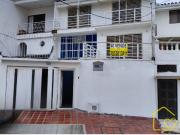 VENDO CASA EN MIRAFLORES | 240 m² CONSTRUIDOS |