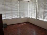 VENDO CASA EN MIRAFLORES PARA REMODELAR EN ESQUINA...