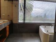 Vendo casa en Miravalle 2, entre Quito y Cumbayá, tiene...