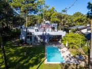 Vendo Casa en Pinamar 4 ambientes con pileta