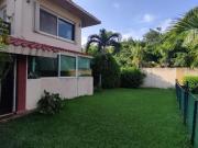 Vendo Casa en por Av Colegios y Av Huayacan de 2 Rec y 1...