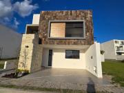 Vendo casa en Parque Lisboa en Lomas de Angelopolis