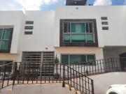 VENDO CASA EN PRIVADA DE 4 CASAS EN LOMAS DEL PEDREGAL,...