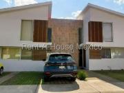 Vendo casa en privada de punta juriquilla con buena...