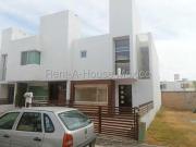 Vendo casa en privada de sonterra 3 recamaras 3 baños 2...