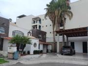 VENDO CASA EN PRIVADA ZONA JARDINES DE LA HDA, 4 REC...