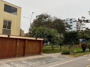 Vendo Casa en Pueblo Libre, Frente a parque