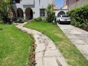 ¿Buscas una casa única y remodelada en una ubicación...