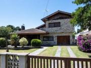 Vendo casa en Villa Elisa parque quincho piscina