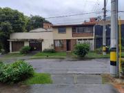 Vendo casa Esquinera Laureles