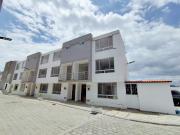 VENDO CASA ESQUINERA TRES PLANTAS. San Antonio – Mitad...