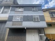 VENDO CASA GRANDE A SOLO 2 CUADRAS DEL CENTRO DE ARMENIA...