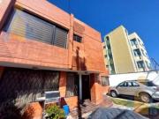 VENDO CASA INDEPENDIENTE CON PROYECCION PARA OTRO DPTO....