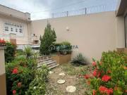 Vendo casa na Praça 14 com localização estratégica...