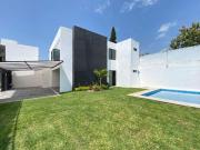 VENDO CASA NUEVA CON ALBERCA