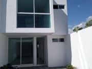 VENDO CASA NUEVA SOBRE CALLE, COL. BOSQUES DE CUERNAVACA