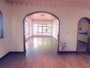 VENDO CASA PARA REMODELAR EN LA CONDESA