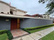 VENDO CASA REMODELADA DE 3 PISOS EN ESQUINA CASUARINAS,...