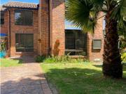 VENDO CASA REMODELADA DE DOS NIVELES EN CHIA CON CLUD HAUSE