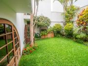 Vendo casa rústica de 4 dormitorios frente a parque, La...