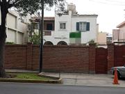 ¡Vendo Casa San Isidro! Estilo clásico Av. Palmeras