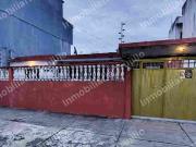 VENDO CASA SOBRE AVENIDA PRINCIPAL, DE UNA SOLA PLANTA