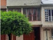 Vendo casa sur de cali barrio Aranjuez tres pisos...