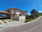 VENDO CASA TANDA NAYON CUMBAYA QUITO