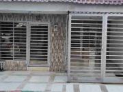 VENDO CASA TOTALMENTE REMODELADA EN EL BARRIO EL OLÍMPICO